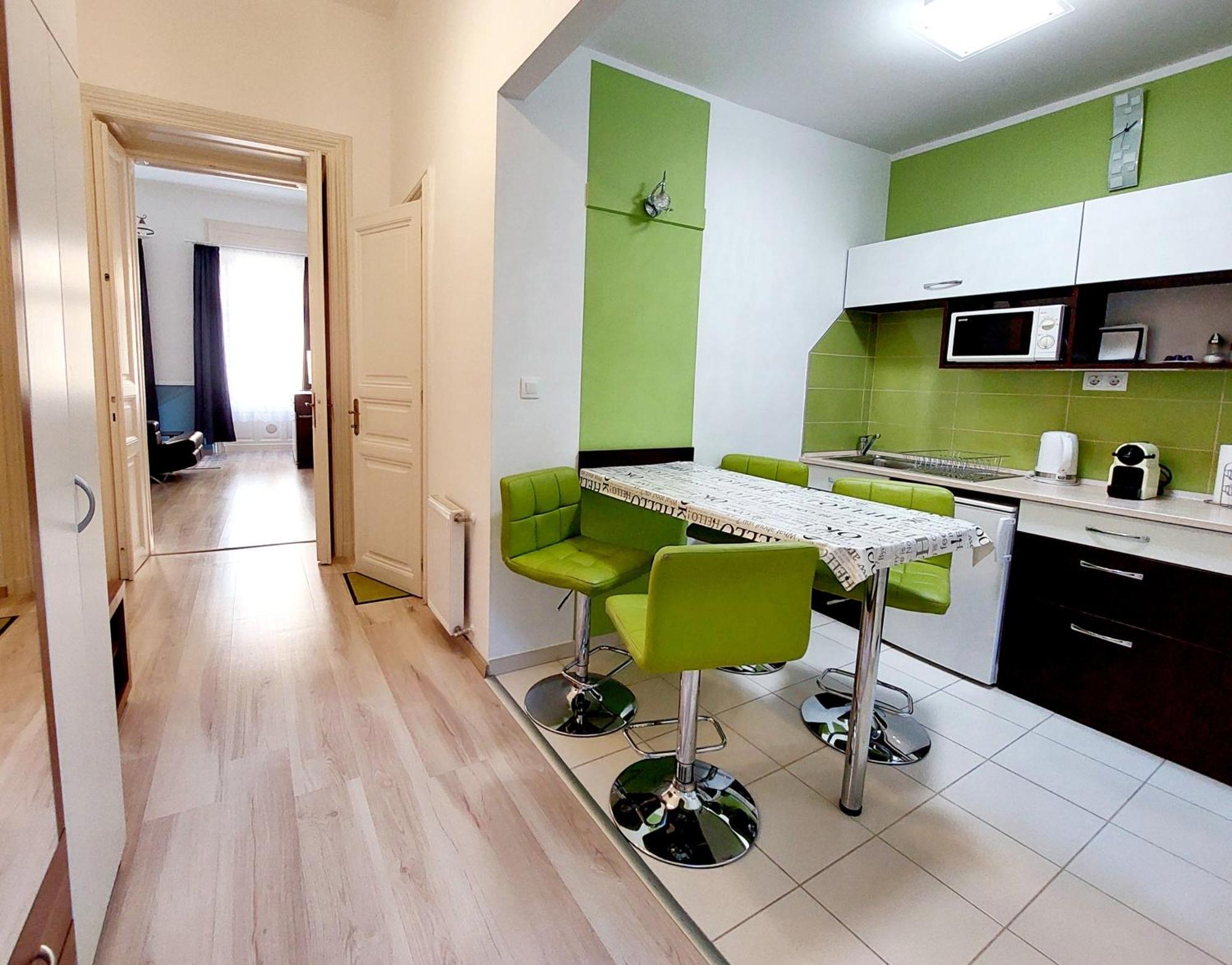 Eoetvoes Apartman Budapest Extérieur photo