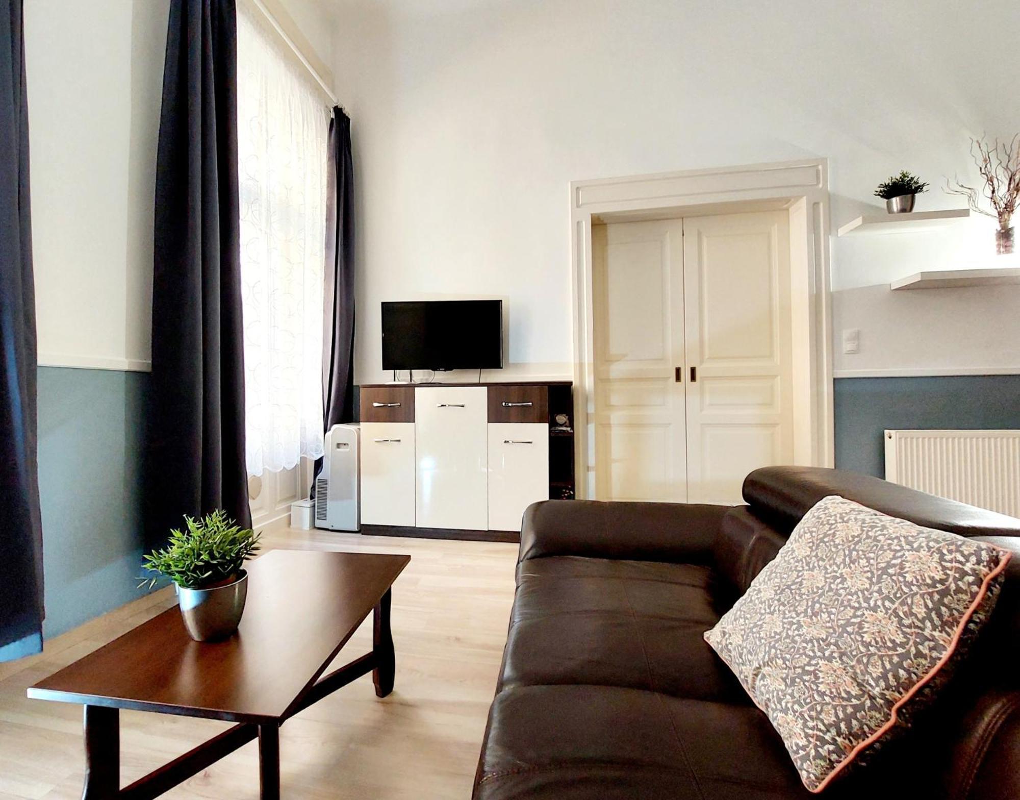 Eoetvoes Apartman Budapest Extérieur photo